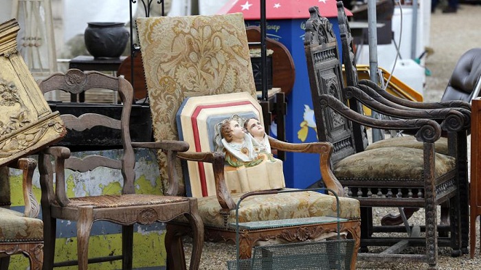 L’antiquaire fabriquait de faux meubles d`époque pour les revendre à prix d`or